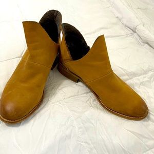 Camel Crevo booties